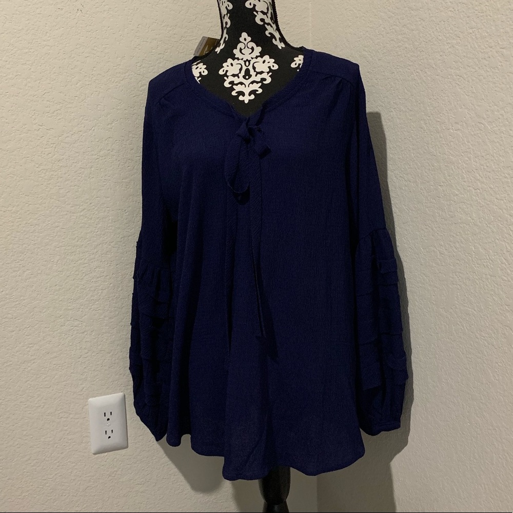 Suzanne Bistro Bell sleeve blouse NWT